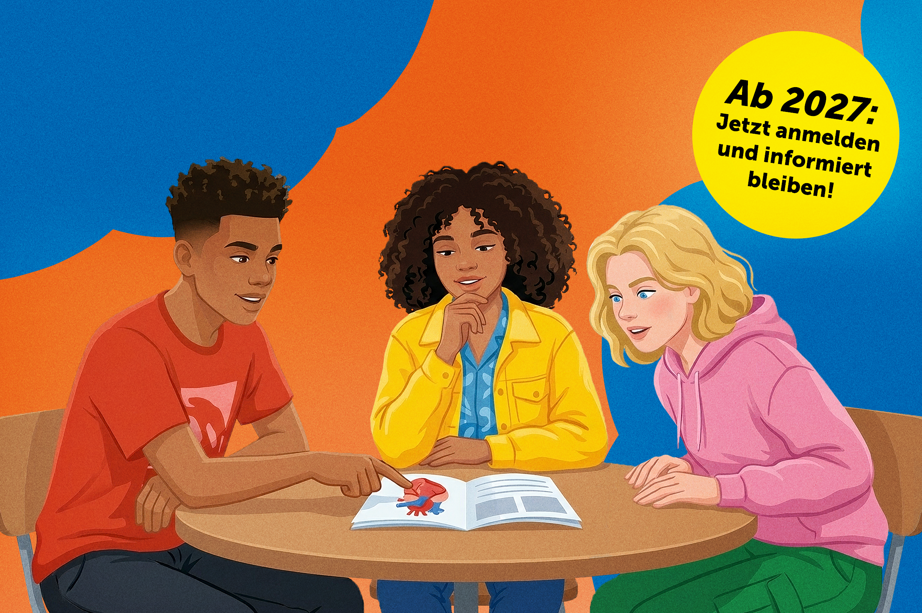 Drei Jugendliche sitzen um einen Tisch und schauen auf ein Heft.