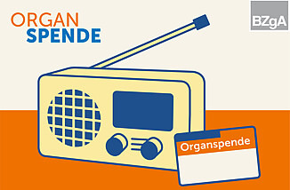 Die Grafik zeigt ein gelbes rechteckiges Retro-Radio mit Antenne. Daneben ist ein Organspendeausweis gezeichnet. Der Hintergrund ist orange und beige. In der linken oberen Ecke steht „Organspende“.